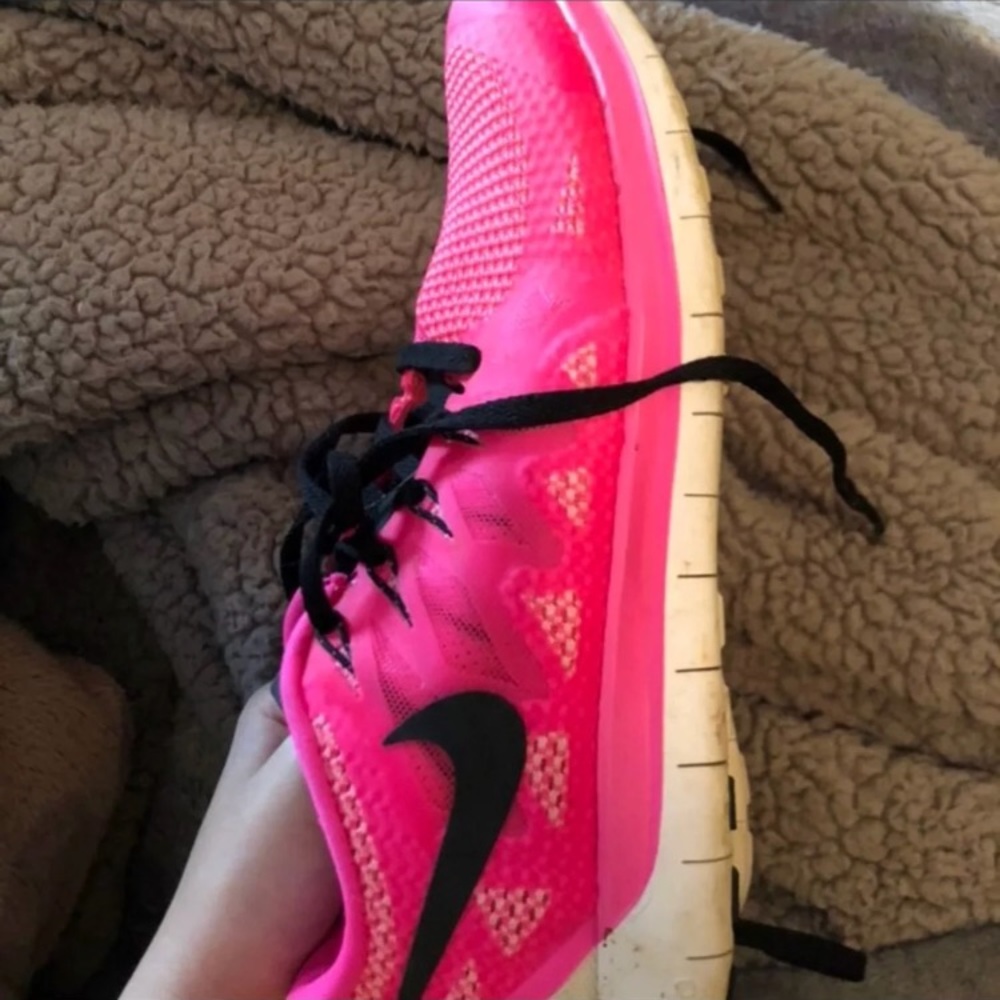 Nike free tennis shoes